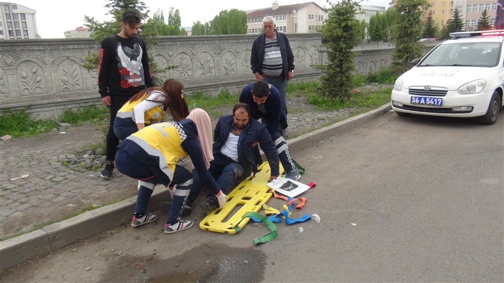 Aracın çarptığı yaya hastaneye kaldırıldı