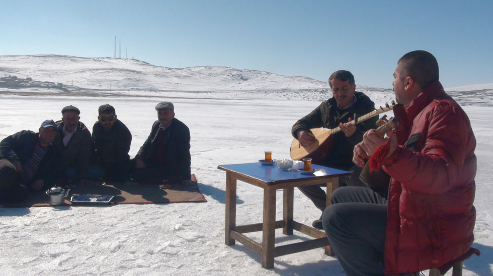 Aşık Veysel’in Bağlaması Çıldır Gölü’nde Yankılandı