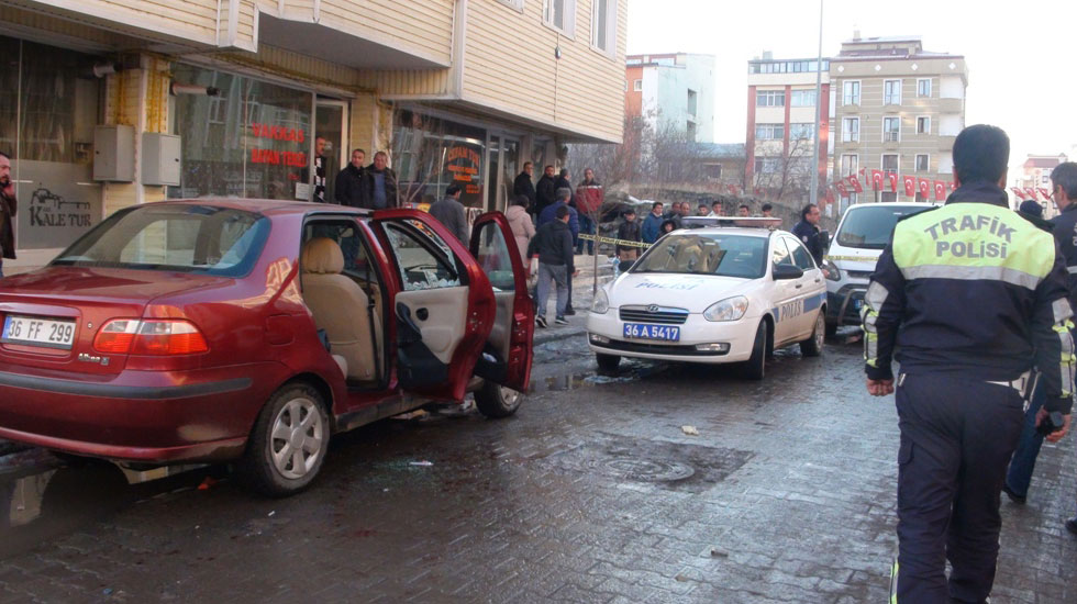 Av Tüfeğiyle Eşini Öldürdü, Eşinin Babasını Yaraladı