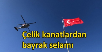 Çelik kanatlardan bayrak selamı