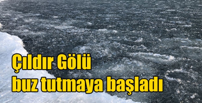 Çıldır Gölü buz tutmaya başladı