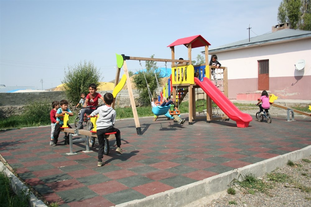 Hayırsever İşadamı Yaptırdığı Okula Arkasını Dönüp Gitmedi