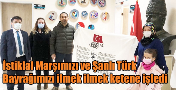 İstiklal Marşımızı ve Şanlı Türk Bayrağımızı ilmek ilmek ketene işledi