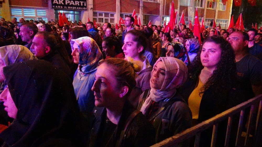 Kars Demokrasi Meydanı’nda yağmura rağmen