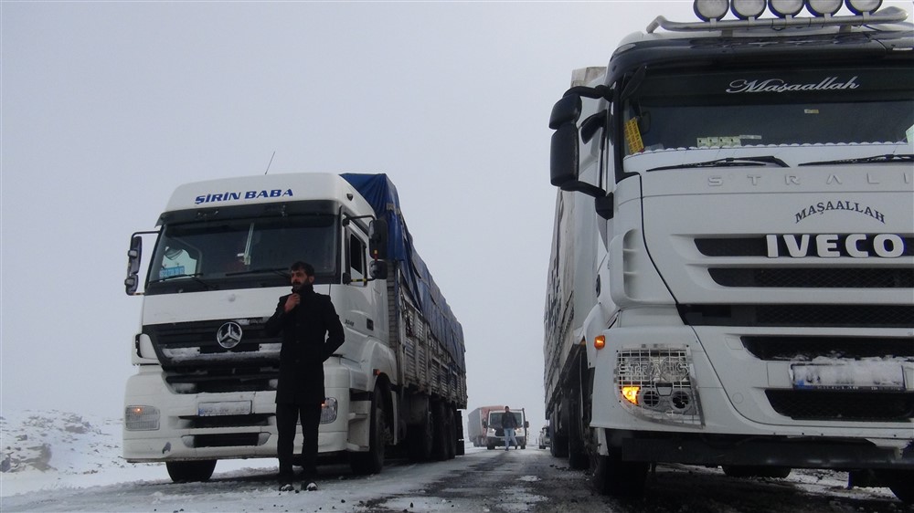 Kars Iğdır Karayolunda tırlar kaldı