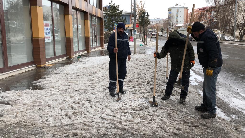 Kars’ta Buz timi iş başında