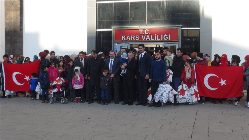 Kars’ta göçmen ailelere yeni yıl hediyesi