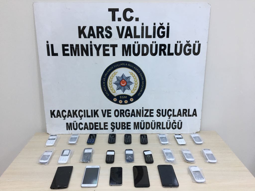 Kars’ta kaçak telefon ele geçirildi