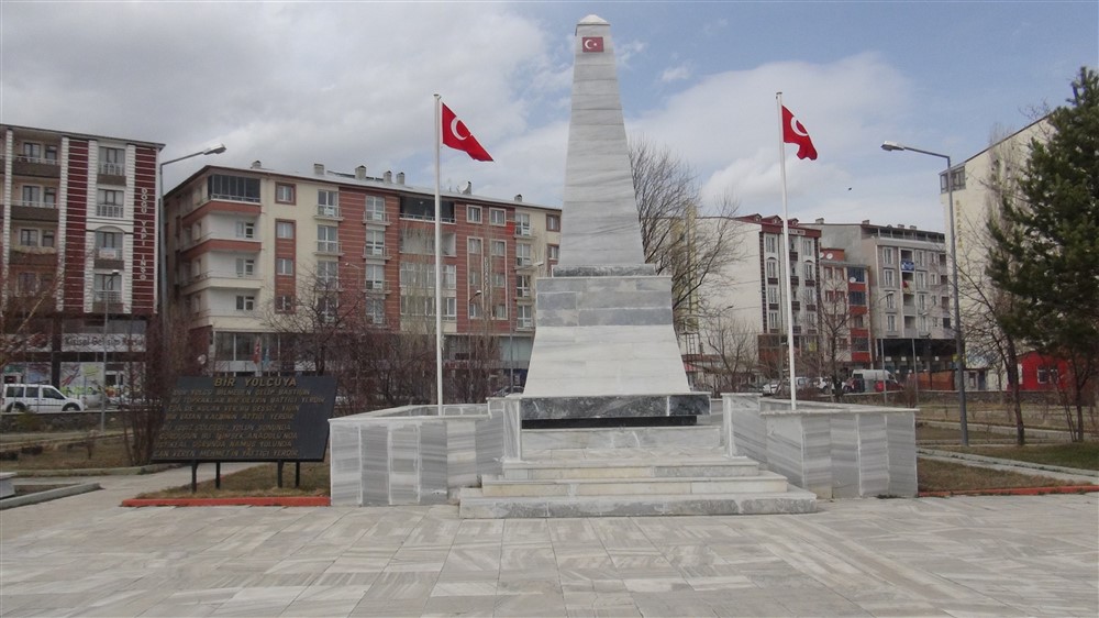 Kars’ta şehitliğe yakışır düzenleme