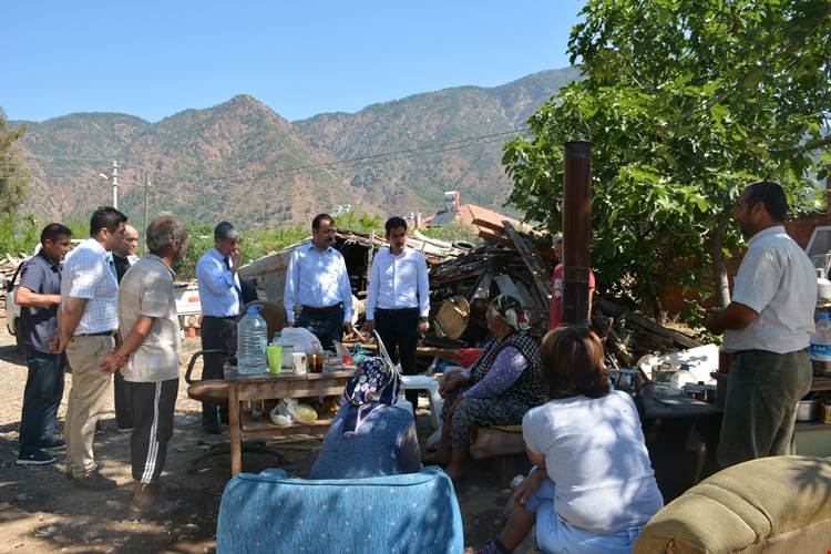 Kaymakam Dolu Hane Hane Geziyor