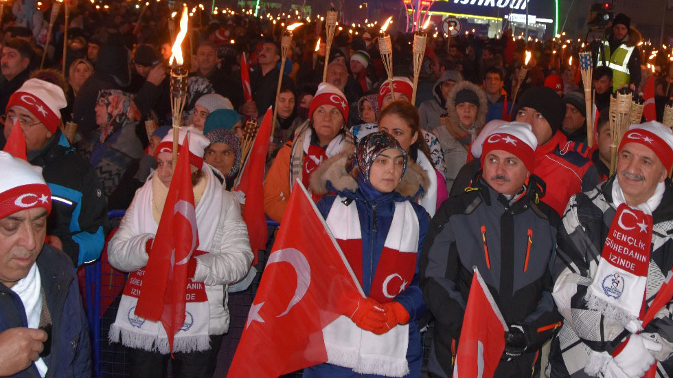 Meşaleler Sarıkamış Şehitleri için yandı