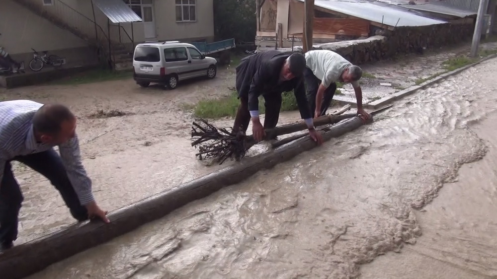 Narman’da Baba Dağı Coştu