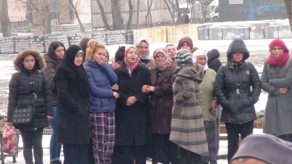 Oğlunun Doğum Gününde Annesini Öldürdü