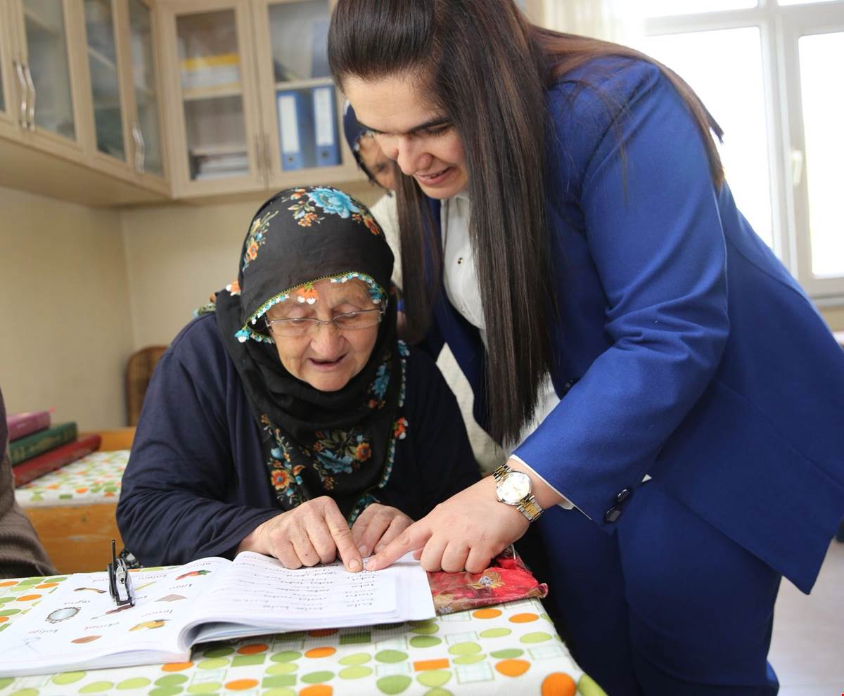 Ordu Valisinin eşi ilçeleri ziyaret etti