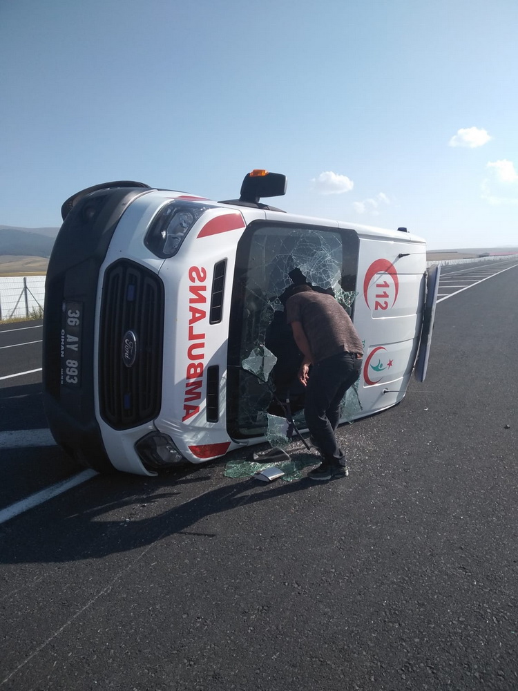 Sarıkamış’ta ambulans kazası