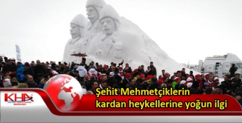 Şehit Mehmetçiklerin kardan heykellerine yoğun ilgi