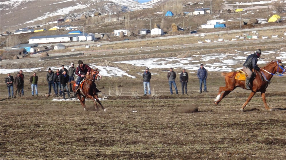 Selim Başköy’de tipi karı dağlara taşıdı