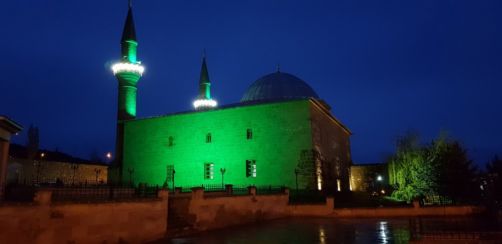 Ulu Camii ışıl ışıl