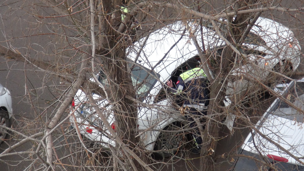 Uyuşturucu kullanan sürücü ambulansla hastaneye götürüldü