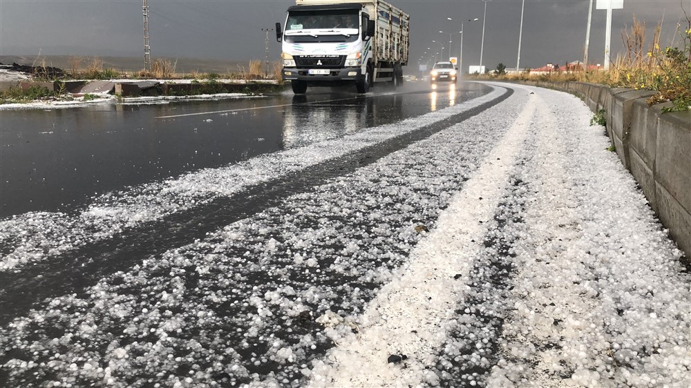 Yağmur ve dolu etkili oldu